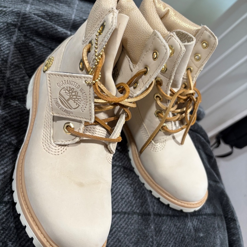 Timberland Beige women lace boots